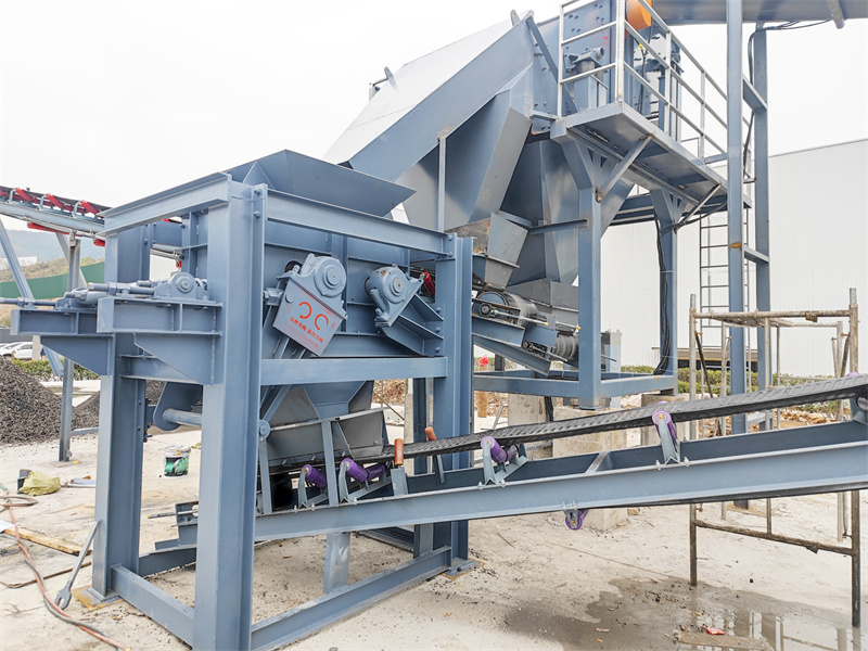 大塊瀝青破碎機(圖3) 大塊瀝青破碎機(圖3)